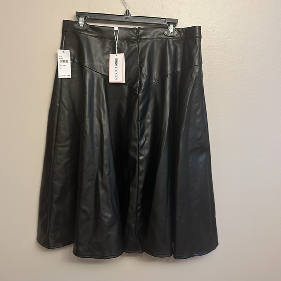Alexia Admore Faux Leather Skater Skirt size 12 NWT - Picture 2 of 4